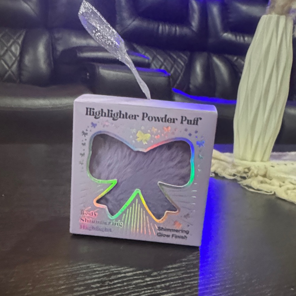 Purple Heart highlighter glitter puff